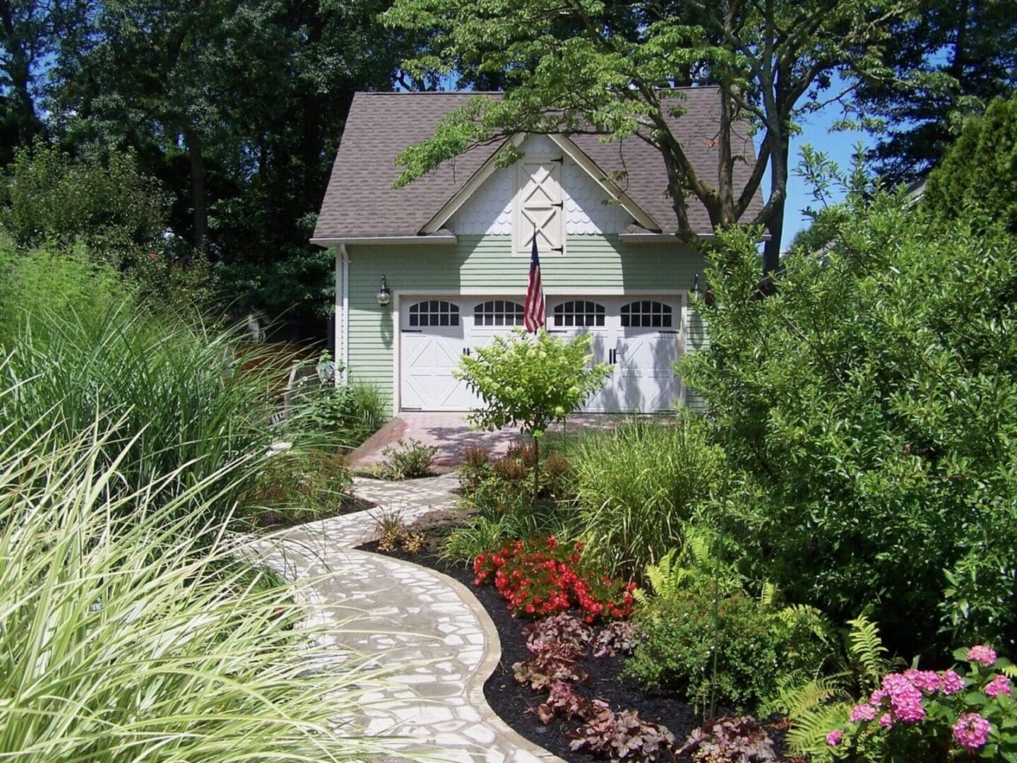 A Way To Beautiful Home Through Garden Area